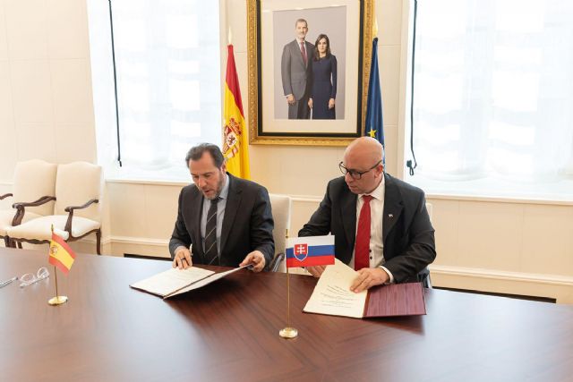 Óscar Puente firma un Memorando con Eslovaquia para colaborar en el desarrollo de las infraestructuras y el transporte - 1, Foto 1