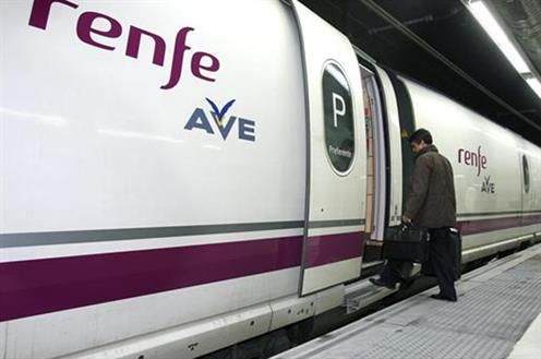 Transportes activa la venta de los abonos gratuitos de Renfe y autobús para mayo y junio y rebaja a ocho viajes el mínimo para recuperar la fianza - 1, Foto 1