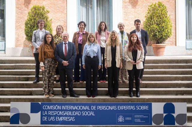 Yolanda Díaz presenta la Comisión Internacional de personas expertas en Responsabilidad Social de las Empresas - 1, Foto 1