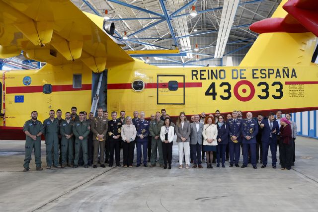 Defensa y Transición Ecológica refuerzan su colaboración en la lucha contra incendios forestales - 1, Foto 1