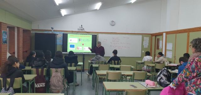 Charlas informativas sobre orientacin laboral para alumnado de 4 de ESO, Foto 1