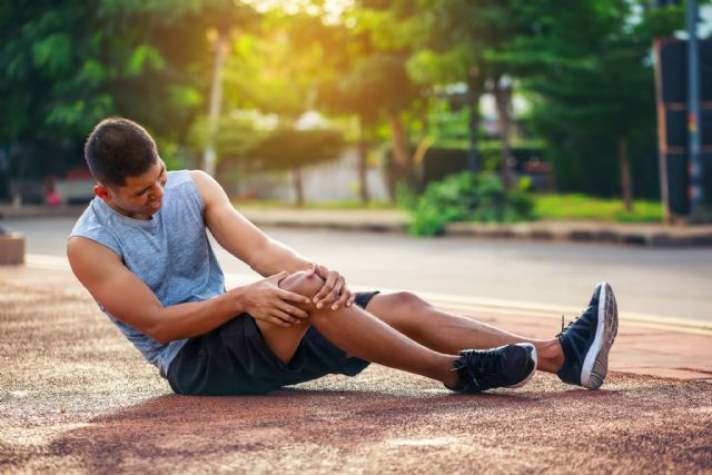 Dr. Adrián Cuéllar, traumatólogo de Policlínica Gipuzkoa: La reconstrucción del ligamento cruzado anterior con tejido propio es la opción quirúrgica más habitual - 1, Foto 1