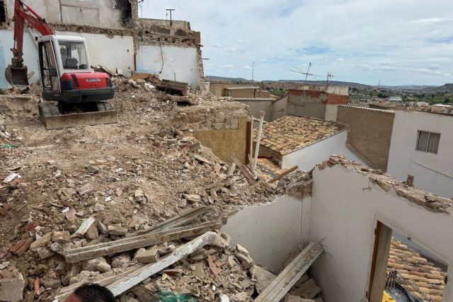 El alcalde y el concejal de Obras visitan los trabajos de demolición en el Barrio del Carmen - 1, Foto 1