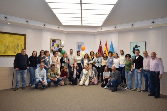 El Ayuntamiento rinde homenaje a Teresa Lucas por su jubilacin, Foto 1