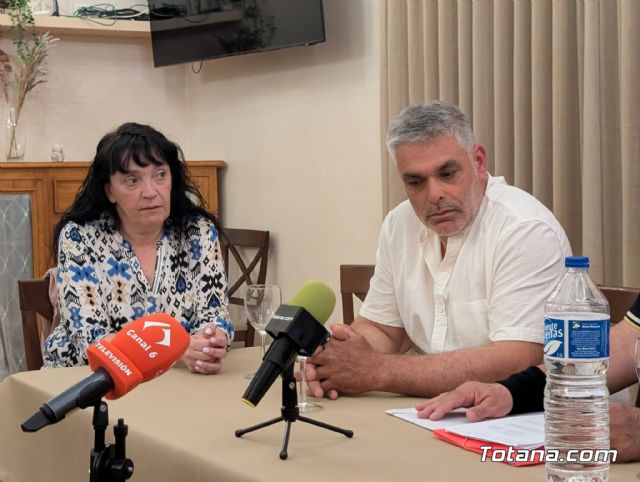 Vecinos de la urbanizacin La Charca exigen la paralizacin de la instalacin de una antena de telefona mvil - 3