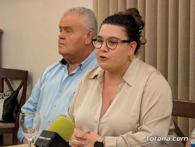 Vecinos de la urbanizacin La Charca exigen la paralizacin de la instalacin de una antena de telefona mvil - 11