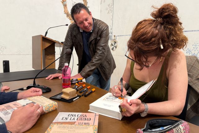 Ilu Ros presenta en Mula su nuevo libro “Una casa en La Ciudad” - 1, Foto 1