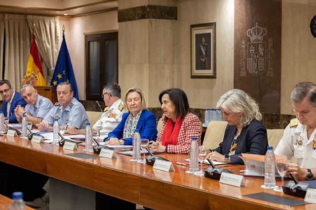 Margarita Robles reitera el compromiso con la industria del sector - 1, Foto 1