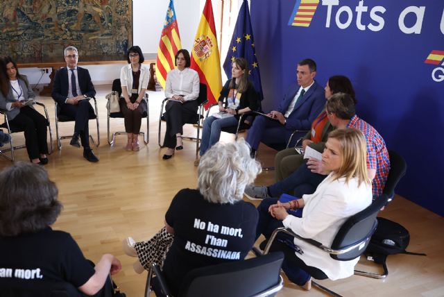 Pedro Sánchez se reúne con las asociaciones de víctimas de la DANA de Valencia - 1, Foto 1