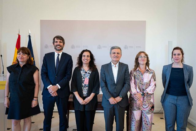 Cultura y Correos firman un convenio para favorecer el comercio de las librerías de proximidad - 1, Foto 1