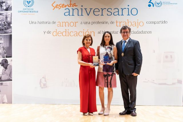 Cione, reconocida con la Medalla del CNOO por su contribución al desarrollo de la profesión en España - 1, Foto 1