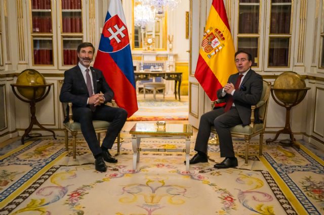 Albares ratifica el compromiso de España con el flanco este ante su homólogo eslovaco - 1, Foto 1