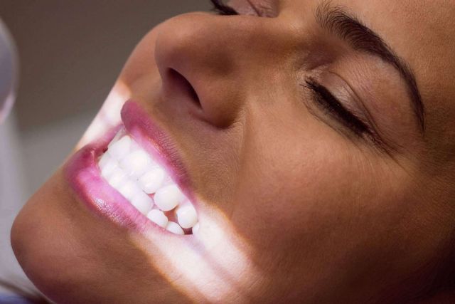 Clínica Calvo de Mora lanza promoción del 50% en blanqueamiento dental este verano 2025 - 1, Foto 1