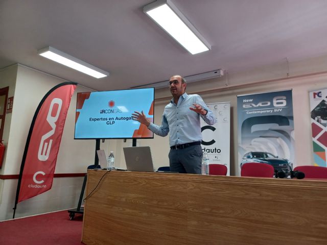 IRCONGAS muestra a futuros mecánicos cómo transformar un vehículo a GLP - 1, Foto 1