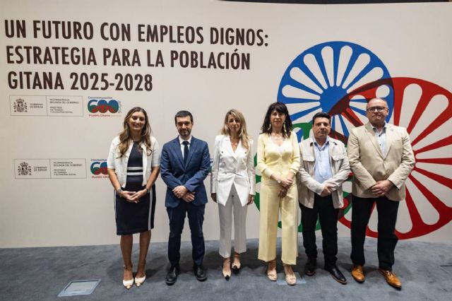 Yolanda Díaz presenta el primer plan específico de empleo para el pueblo gitano con el objetivo de fomentar su integración - 1, Foto 1