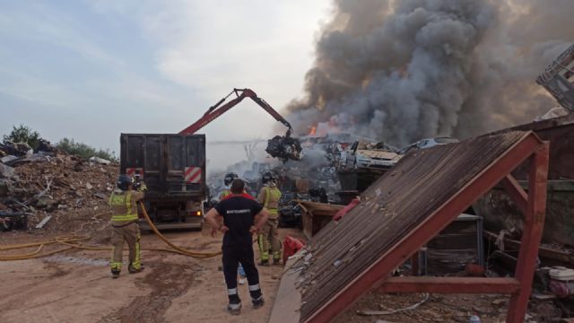 Incendio en un desguace en Molina de Segura - 1, Foto 1