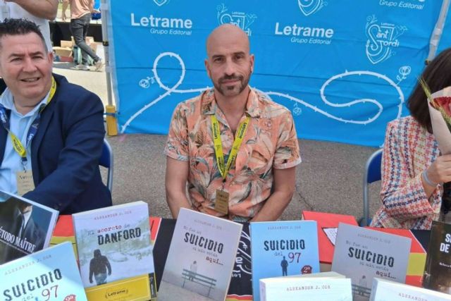 Letrame celebra Sant Jordi con firma de autores y recoge opiniones de lectores sobre sus publicaciones - 1, Foto 1