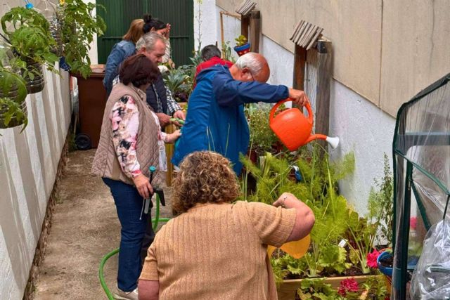 Rioma promueve el vínculo intergeneracional mediante huertos escolares y terapéuticos - 1, Foto 1