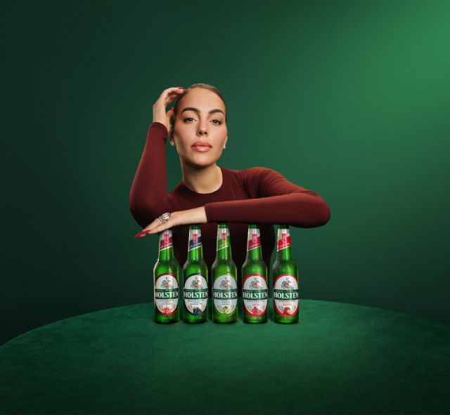 Georgina Rodríguez lleva su poder de estrella a la nueva y audaz campaña de Holsten en Arabia Saudí - 1, Foto 1