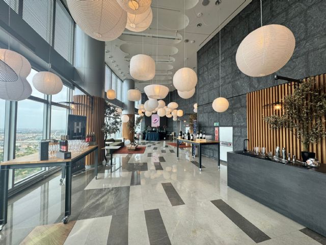 Cócteles en las alturas: Elkar Club se inaugura con una noche exclusiva de mixología y música en directo - 1, Foto 1