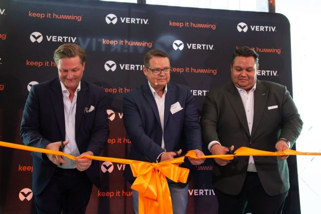Impulsando la infraestructura crítica mediante el talento: Vertiv inaugura un nuevo centro Vertiv Academy en Frankfurt - 1, Foto 1