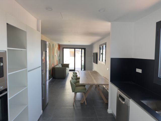 Barcelona ya tiene el primer coliving autosuficiente del mundo— y está en un barrio obrero - 1, Foto 1