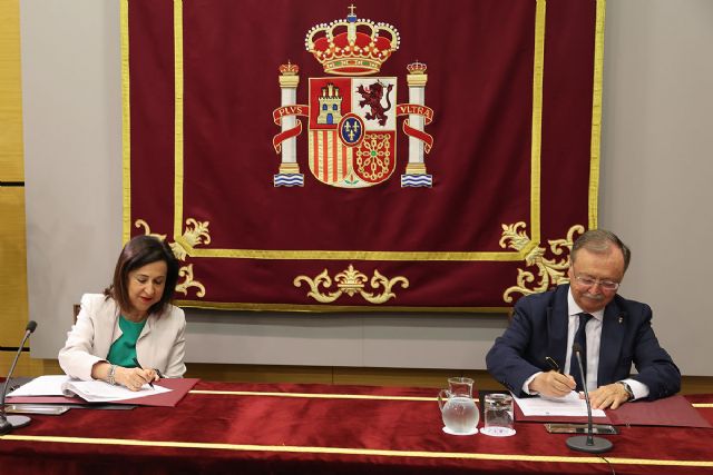 Defensa firma un acuerdo histórico para el desarrollo socioeconómico y urbanístico de Ceuta - 1, Foto 1