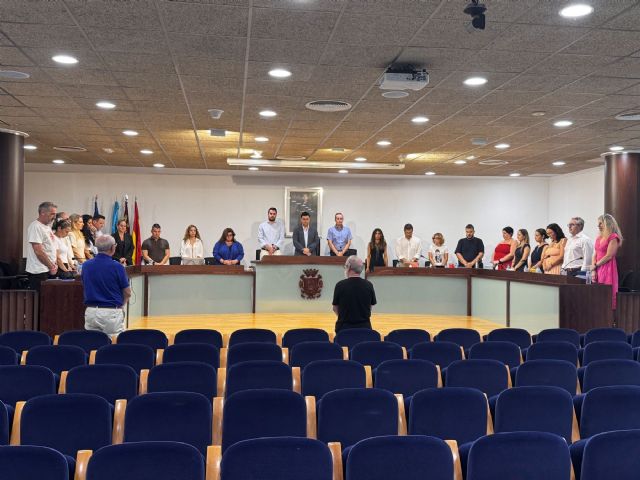 El Pleno comenzó con un minuto de silencio por la muerte del piloto Borja Gómez - 1, Foto 1
