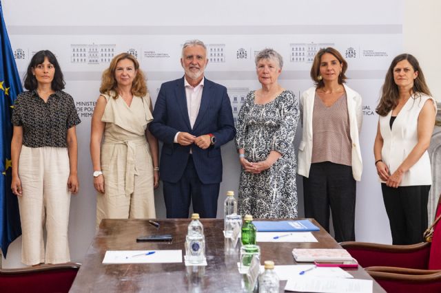 Ángel Víctor Torres se reúne con organizaciones no gubernamentales especializadas en la protección de la infancia y con el Defensor del Pueblo - 1, Foto 1