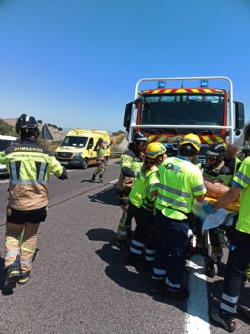 Herido grave en accidente de tráfico, al colisionar un camión y una furgoneta en A-91 - 1, Foto 1