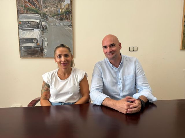 La concejala de Deportes y el Club Alhama Ftbol Fminas informan sobre el cambio temporal de sede para la temporada 2025-2026, Foto 1