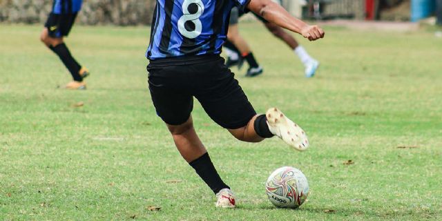 Beneficios y riesgos del fútbol como práctica deportiva, analizados por el Dr. Eduardo Alegría, cardiólogo de Policlínica Gipuzkoa y responsable de los chequeos deportivos de la Real Sociedad - 1, Foto 1