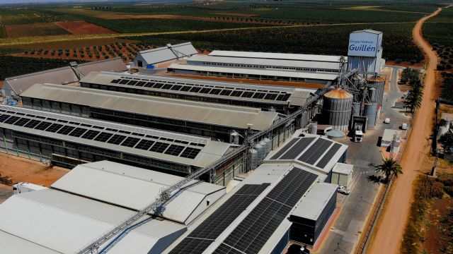 MASPV culmina con éxito la ampliación de la sexta planta fotovoltaica de Huevos Guillén - 1, Foto 1