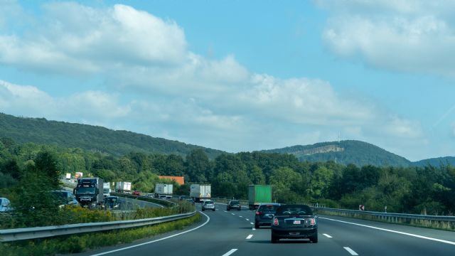 El envejecido parque móvil y las deficiencias en las infraestructuras reabren el debate sobre la seguridad vial en la época del año con más desplazamientos, según SMA Road Safety - 1, Foto 1