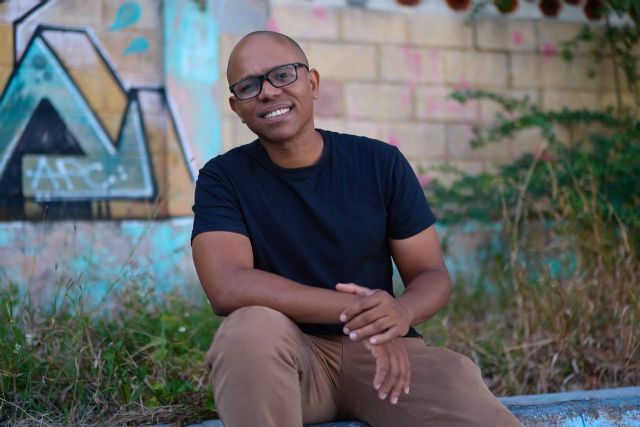 La furia de las palomitas; Edel Villalonga retrata la violencia cotidiana en los márgenes - 1, Foto 1