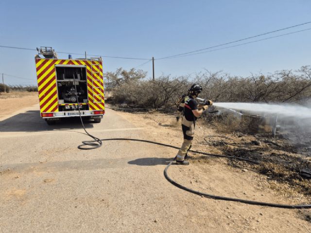 Bomberos logran apagar una quema descontrolada en Balsapintada, Fuente Álamo - 1, Foto 1