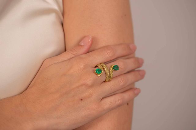 Verde intenso y azul profundo; anillo con esmeralda y anillos con zafiros - 1, Foto 1
