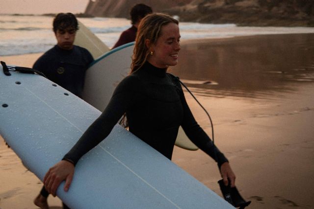 Cómo aprender a surfear este verano; consejos clave y elección de la tabla ideal para principiantes - 1, Foto 1