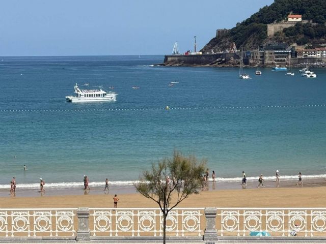 Catamarán Finanzauto Ciudad San Sebastián, pionero en navegación 0 emisiones en la Bahía de la Concha - 1, Foto 1