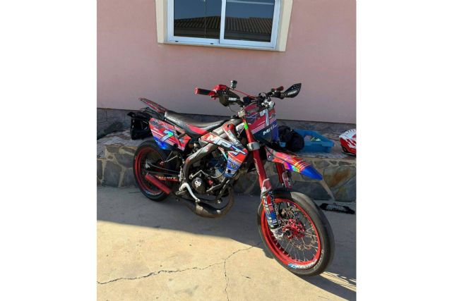 ADHESIVOSEMBARRADOS y su éxito en adhesivos personalizados de moto - 1, Foto 1