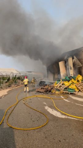 Extinguido un incendio en una nave industrial en Águilas - 1, Foto 1