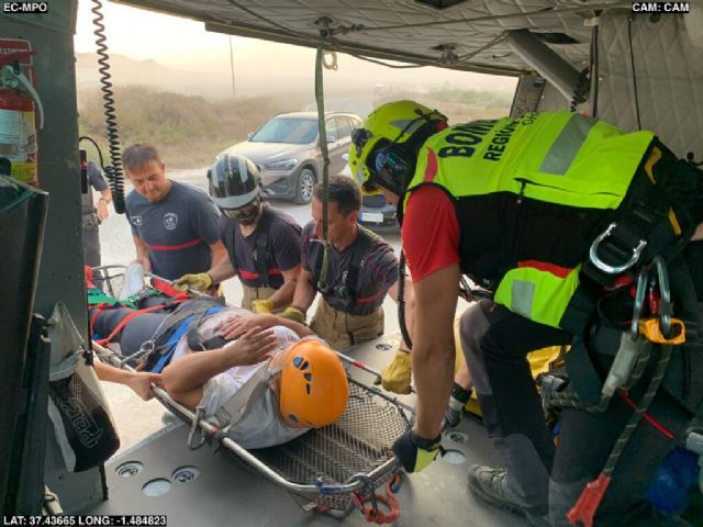 Rescatan a una senderista herida en Águilas - 1, Foto 1