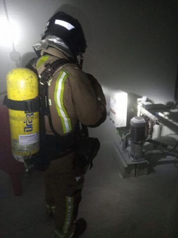 Incendio del grupo de presión de agua en un edificio en Águilas - 1, Foto 1