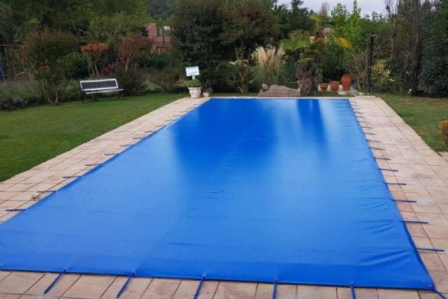 Swimhome ofrece cubiertas térmicas para piscinas que aumentan hasta 10 °C el agua y reducen la evaporación en 98 % - 1, Foto 1