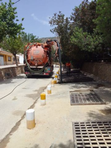 El Consistorio contina los trabajos de limpieza en los imbornales de mayor tamao, Foto 1