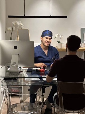 Clínica Capilar Mora ofrece cirugía de trasplante capilar con la técnica FUE Zafiro - 1, Foto 1