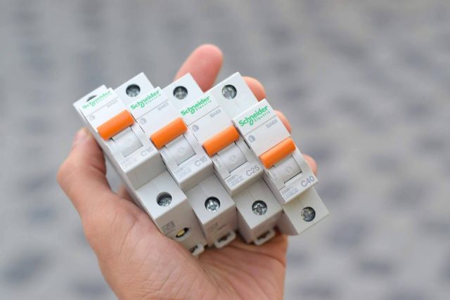 Cadenza Electric se posiciona como distribuidor líder de material eléctrico Schneider Electric con precios competitivos en internet - 1, Foto 1