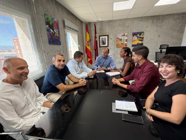 El Ayuntamiento y la Comunidad Autnoma repasan las necesidades educativas del municipio, Foto 1