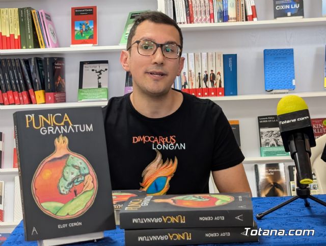 Eloy Cern presenta en Totana sus libros Pnica granatum y Dimocarpus longan - 1