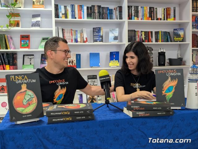 Eloy Cern presenta en Totana sus libros Pnica granatum y Dimocarpus longan - 2